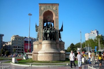 Top ways to experience Taksim Square